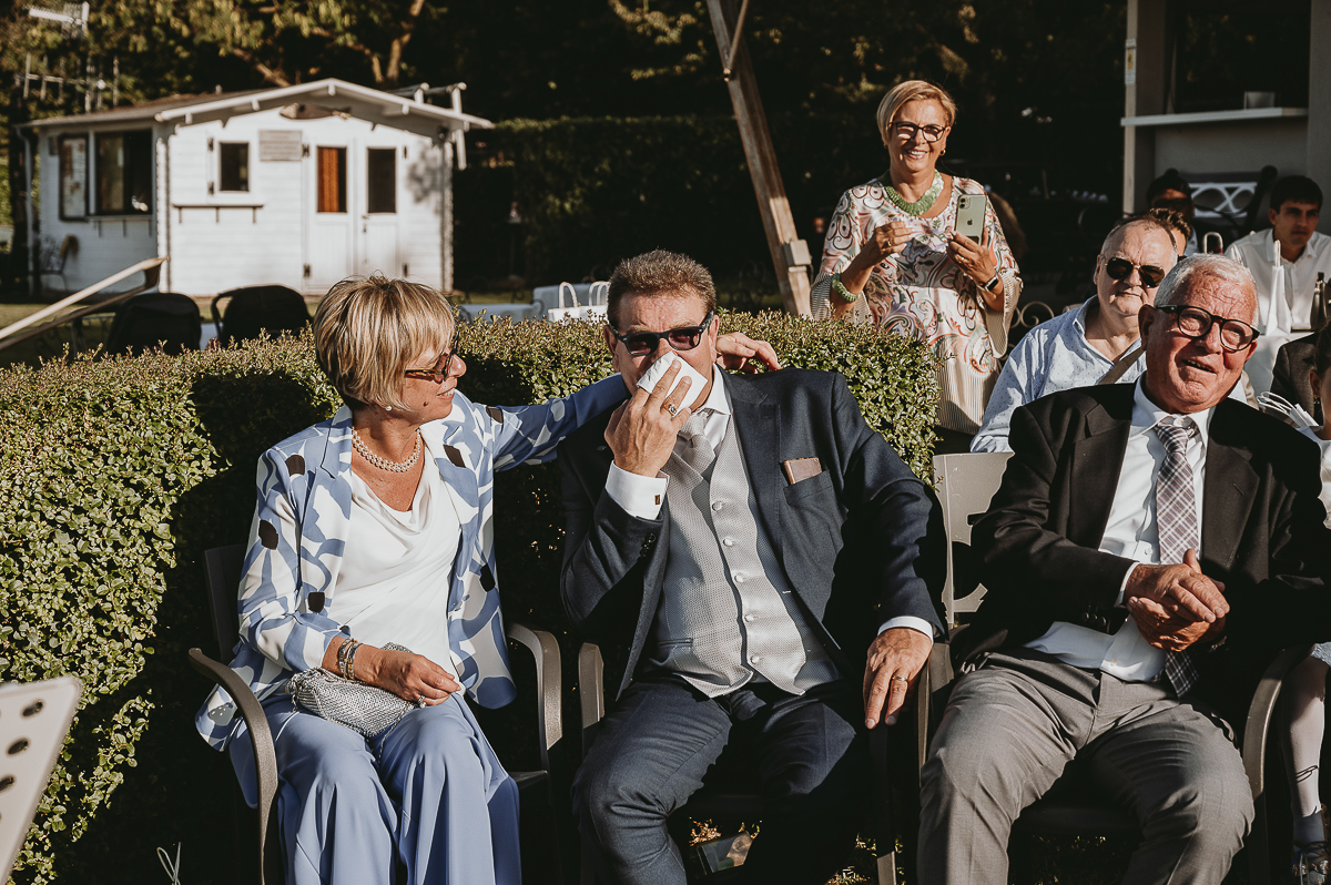 Matrimonio Lago di Candia. Cerimonia. Padre dello sposo commosso.