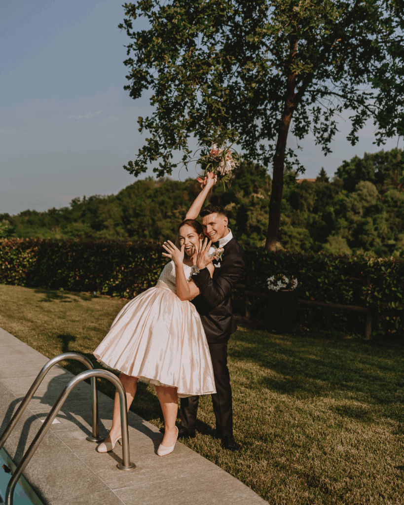 真实的婚礼照片 – 宴会中的自然情感