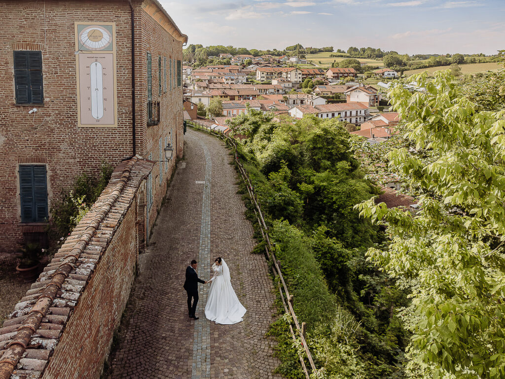 都灵优雅婚礼纪实摄影 – 新人自然姿态 – 航拍照片