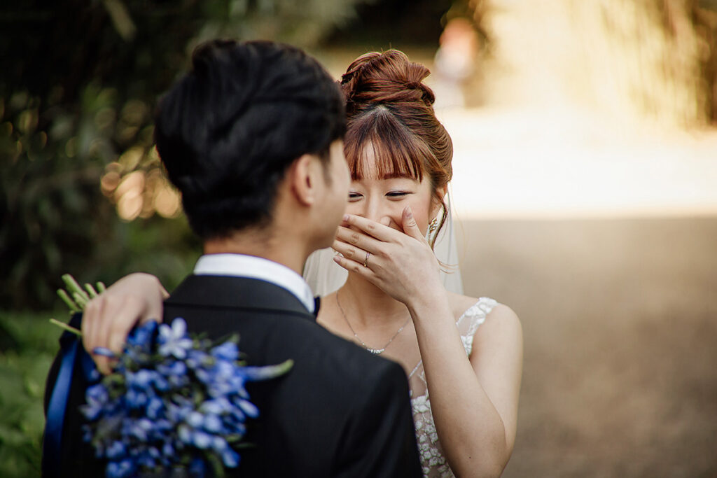 婚礼摄影师 – 新娘“偷笑”的瞬间