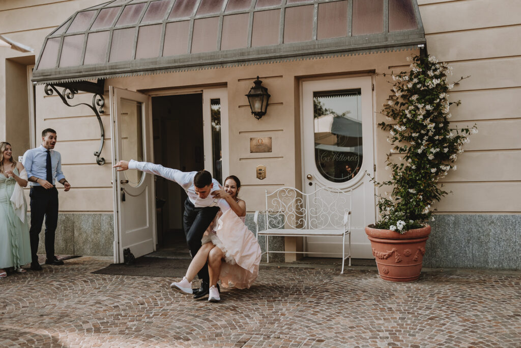 婚礼纪实摄影 – 新郎失手，新娘跌倒的瞬间